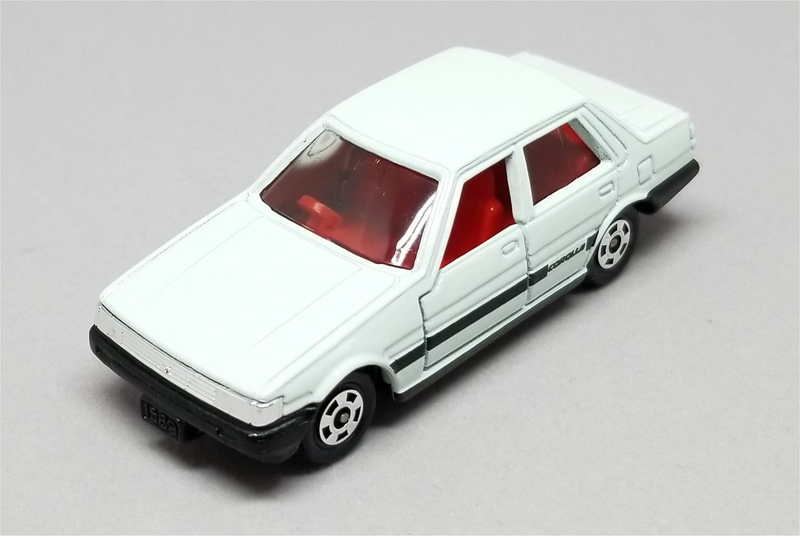 Illustration for article titled Radcast 2018: Tomica Toyota Corolla Sedan